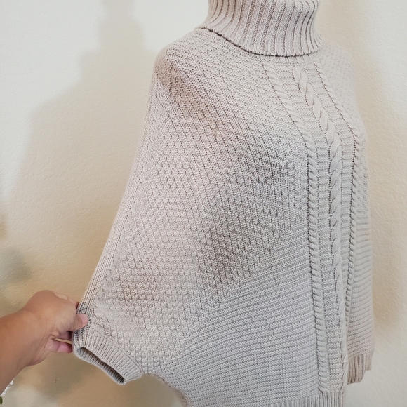 Peter Scott cashmere and merino wool blend sweater cable knit poncho! Si… - Picture 3 of 9
